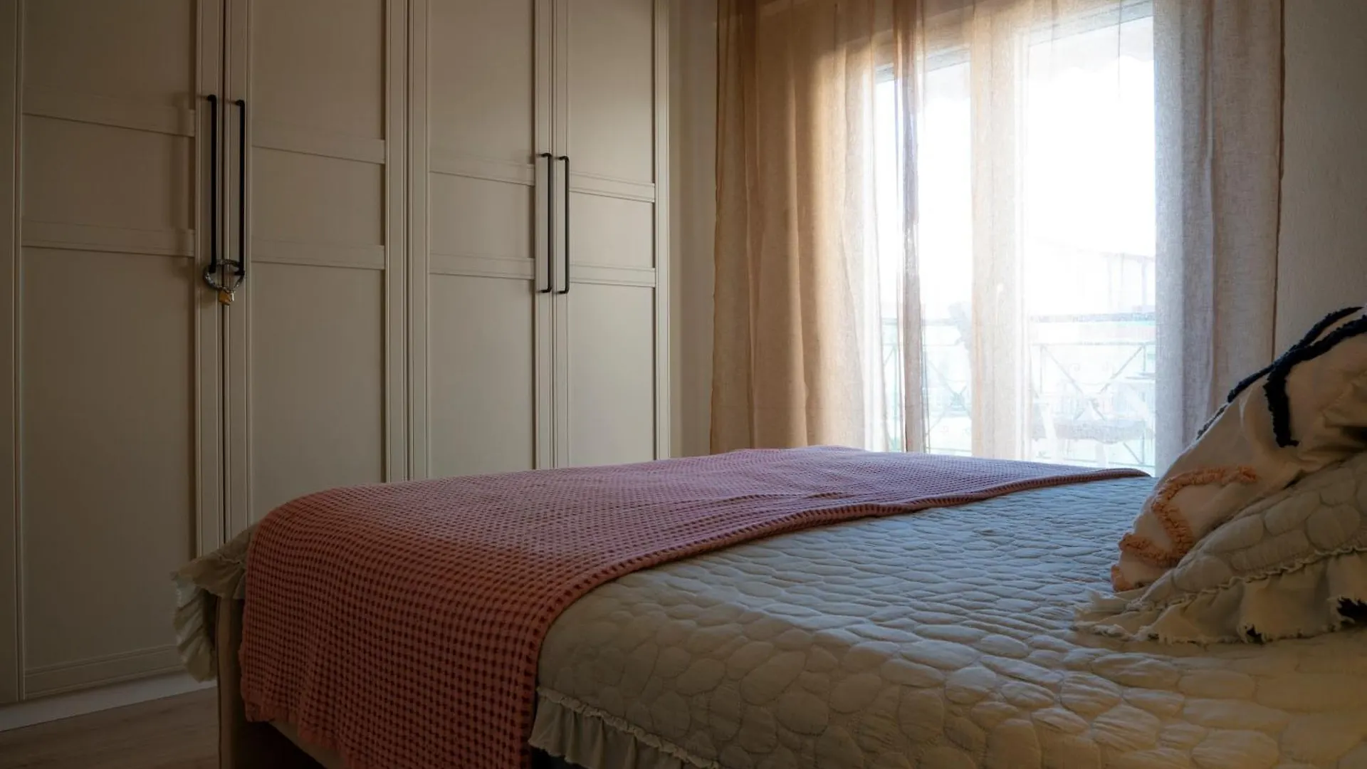 Sirmar Seaview Apartment Nea Kallikrateia